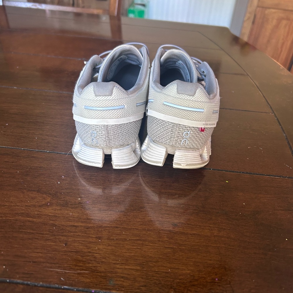 On Running Kids Sneakers in Light Gray with White Accents - Picture 3 of 3